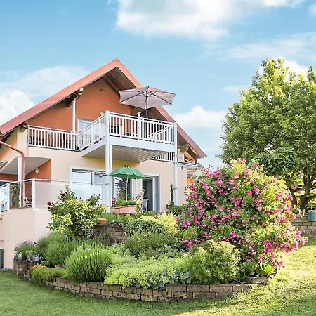 Neustift Apartment *