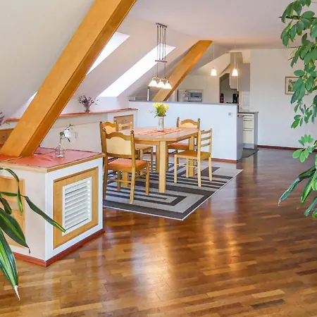 Neustift Apartment *
